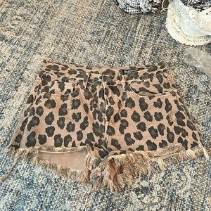 Blank NYC cheetah Jean shorts size: 26